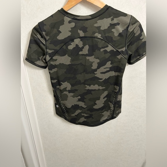 Lululemon High Neck Running and Training T-Shirt size 2 - Picture 7 of 7